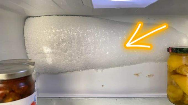 Perché il mio frigorifero produce ghiaccio? E il mio consiglio per risolverlo.