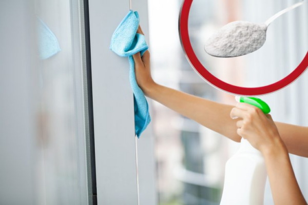 Pulisce il vetro senza lasciare aloni: ne basta un cucchiaino in acqua calda!