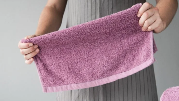 Pulisci la tua casa in 5 minuti: scopri il trucco dell’asciugamano