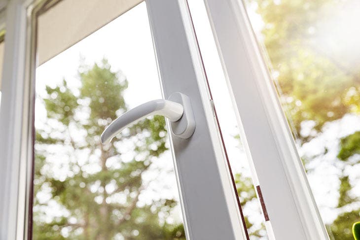 Metti le finestre in modalità inverno: la funzionalità poco conosciuta per ridurre la bolletta energetica 3 Crimine sulle finestre in PVC