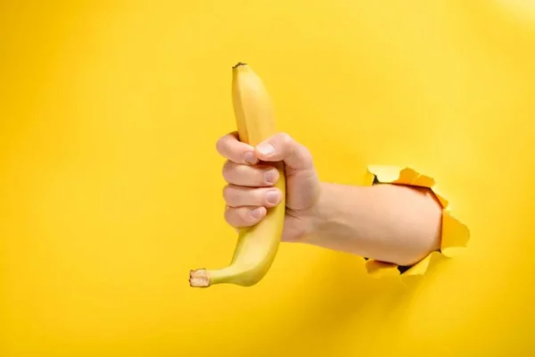 Rivelato il segreto del giardinaggio: Con questo semplice frutto, le vostre rose prospereranno