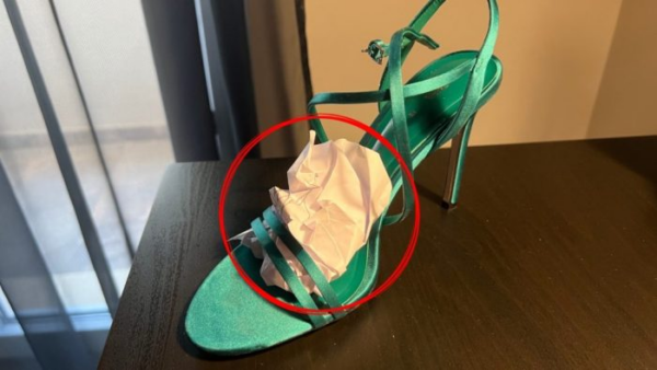 Sandali stretti, altro che ciabattino: come allargarli in pochi secondi