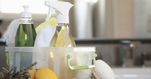 Scrub fatto in casa con avocado e farina d’avena per un viso luminoso e radioso