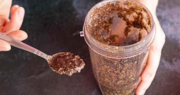 Smettete di buttarla via, gettatela nelle piante di casa o del giardino: ve ne saranno grate.