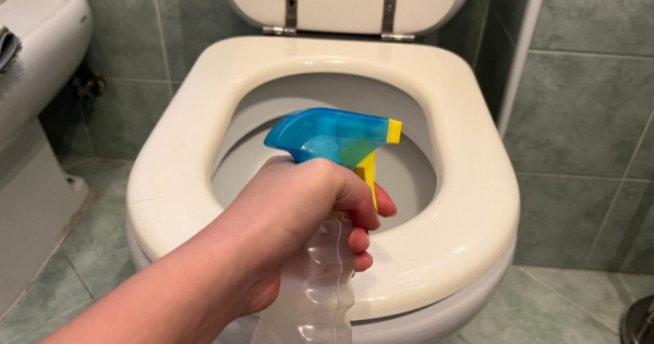 Spruzza questa miscela naturale sui rubinetti del bagno e brilleranno continuamente