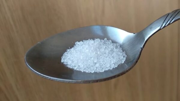 Trucchi delle vecchie mogli. Versate acqua e limone sull’orchidea. VEDETE COME VI RIPAGA