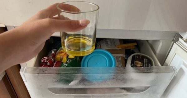 Un barattolo di olio in freezer per una notte: risolve questo grande problema