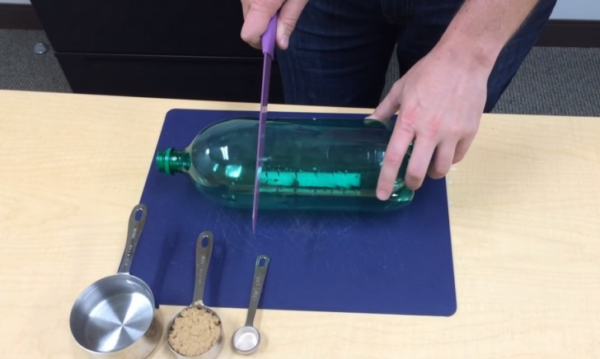 Un semplice trucco per liberarsi facilmente degli insetti fastidiosi in estate