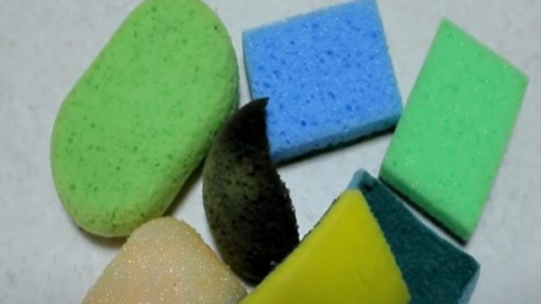 Vecchie spugne, non buttarle: quello che potrai farci ti sorprenderà