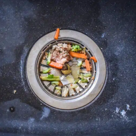 10 coisas para não jogar na pia para evitar entupimento (ou pior!)