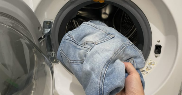 10 erros comuns que cometemos ao lavar roupa (e como evitá-los)