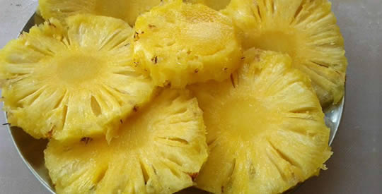 10 razões para comer um pedaço de abacaxi todos os dias