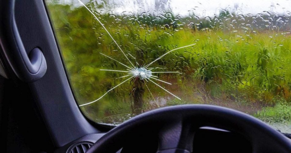 3 dicas para reparar você mesmo uma rachadura ou impacto no para-brisa