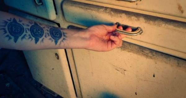 8 truques para limpar e restaurar móveis de madeira