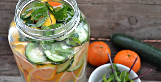 A bebida do Dr. Oz que ajuda a perder 4 quilos e desintoxica o corpo