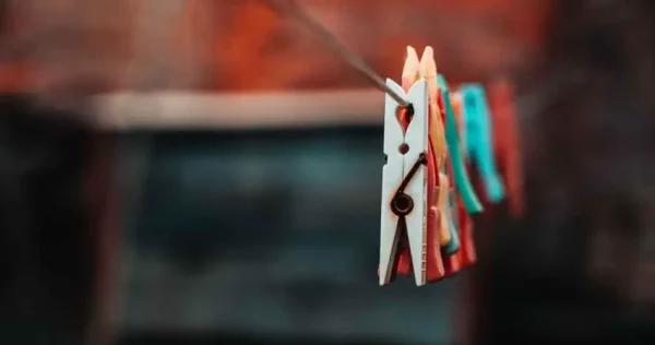 Adeus marcas de prendedores de roupa nos varais: aqui está o truque da vovó