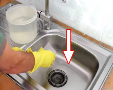 Aprenda como desentupir canos entupidos sem a necessidade de produtos químicos agressivos ou de um encanador