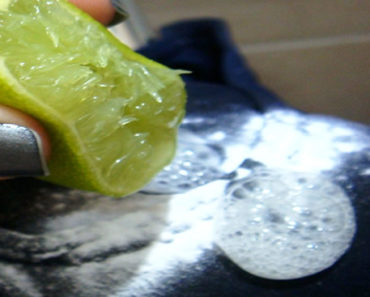 Aprenda como remover manchas de desodorante das roupas de maneira fácil e prática