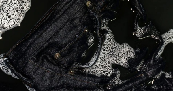 Aqui estão algumas dicas para evitar que suas roupas desbotem na máquina de lavar