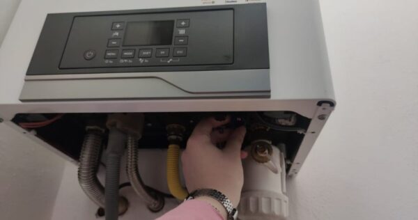 Caldeira, traz consumo altíssimo: com truque de botão a conta cai