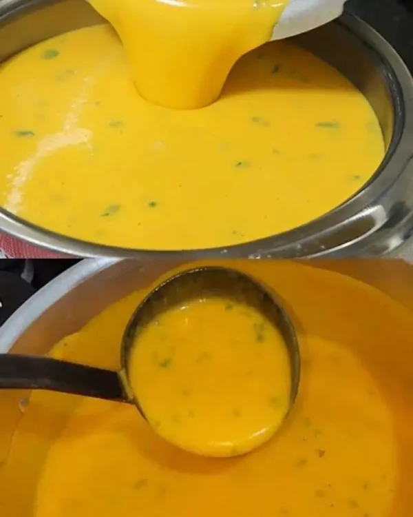 Caldo Dourado de Abóbora Com Creme de Leite