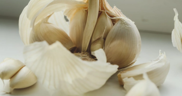Cascas de alho: não jogue fora, valem ouro! Você não tem ideia do que pode fazer com isso!