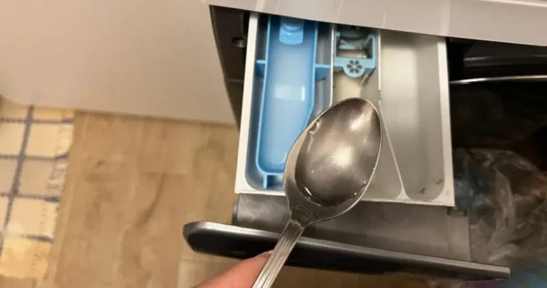 Coloque-o na cuba da sua máquina de lavar se quiser que suas roupas cheirem constantemente