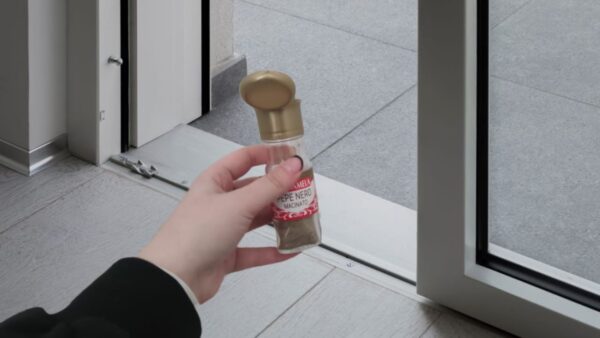 Coloque um punhado de pimenta fora de casa, o que acontece: muitos estão fazendo isso