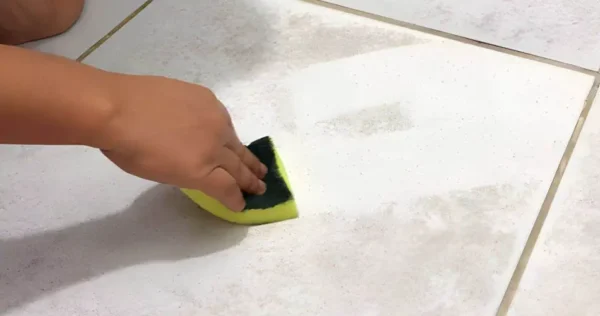 Com estes 2 ingredientes queridos você removerá imediatamente toda a sujeira do chão