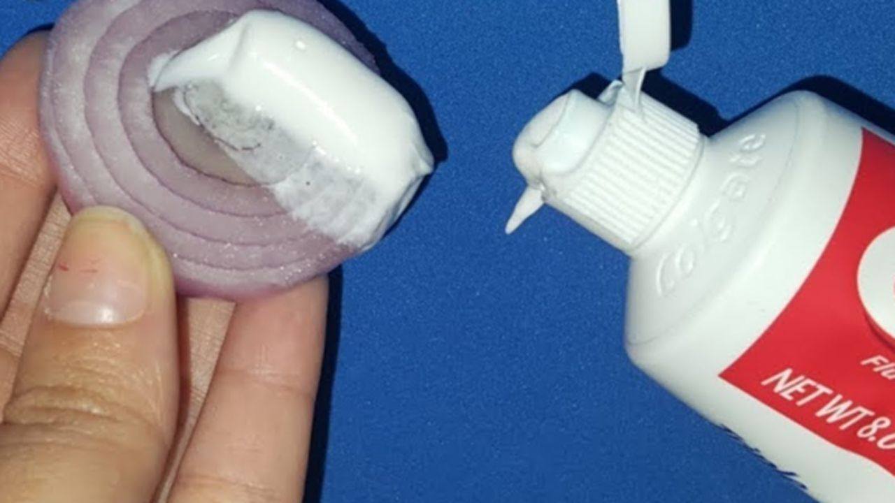 Cebola com pasta de dente