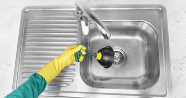 Como eliminar a gordura da cozinha sem jogá-la no ralo