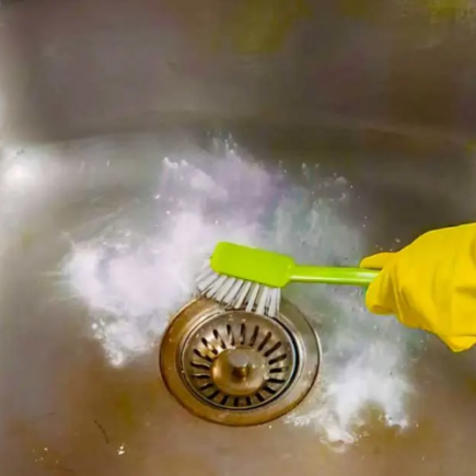 Como limpar e polir sua pia de aço inoxidável para mantê-la com aparência de nova.