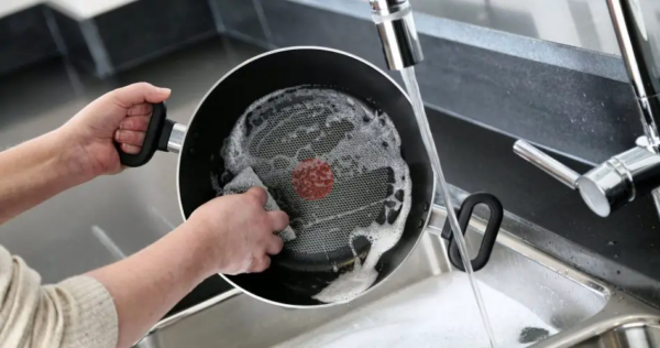 Como limpar fogos e panelas na cozinha