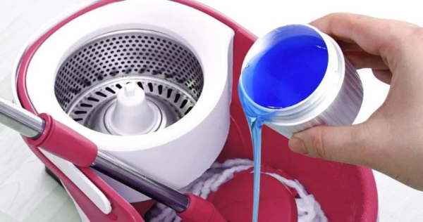 Como limpar o chão de casa com vinagre e amaciante?