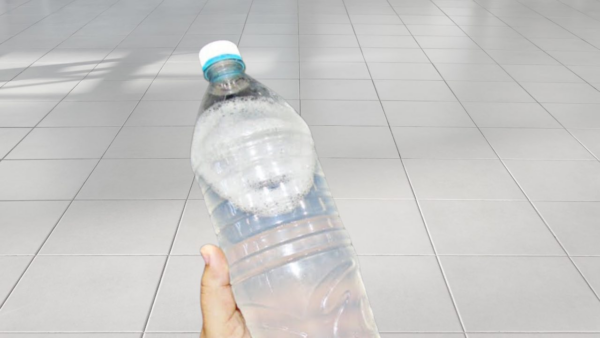 Como limpar o chão em casa com apenas 3 ingredientes: nunca tive esses brancos