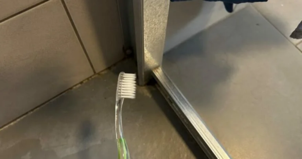 Como limpar perfeitamente as barras de chuveiro: você não encontrará vestígios de sujeira