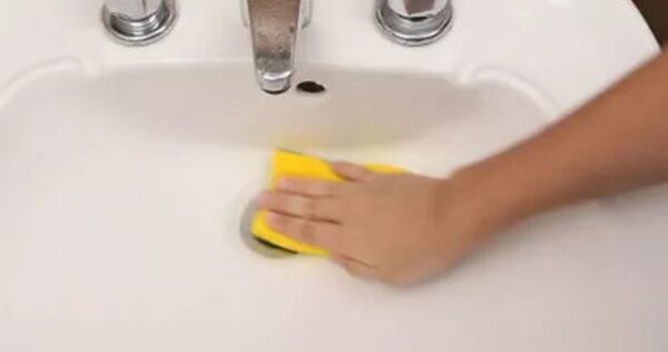 Como remover a incrustação amarela da pia? Muito simples, descubra conosco!