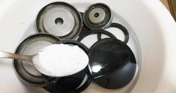 Como remover sujeira preta e endurecida de incêndios na cozinha com 4 colheres