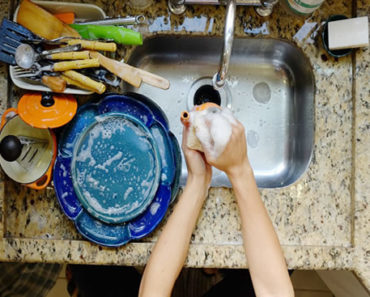 Como removo a gordura da louça? Dicas para pratos totalmente desengordurados