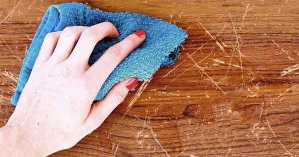 Como restaurar móveis de madeira danificados?