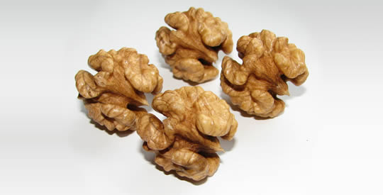 Como seu corpo muda se você comer 4 nozes por dia