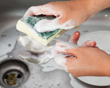 Descubra como limpar talheres e dar-lhes um brilho cintilante