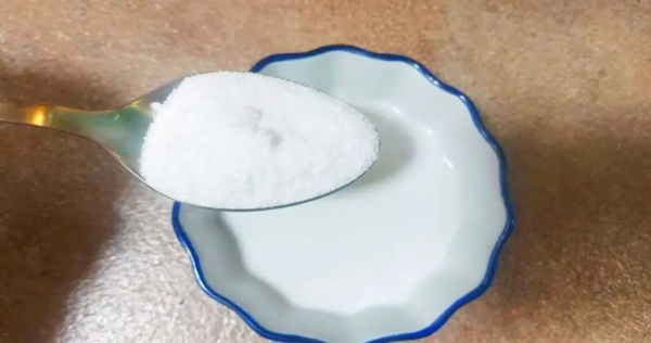 Esse composto deixa a roupa 10 vezes mais branca: sempre usam na lavanderia