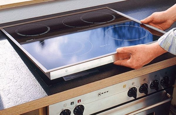 Esta mãe mostra como seu fogão fica limpo por uma semana e depois é chamada de “preguiçosa” pelos internautas