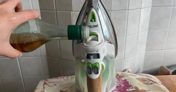 Ferro, coloque 1 gota de vinagre na banheira: o método de lavagem