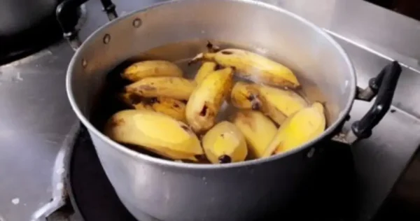 Ferva 3 bananas antes de dormir: porque muitos fazem isso