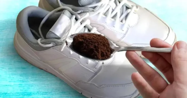 Grãos de café, não jogue fora: coloque-os nos sapatos e você vai me agradecer | Todo mundo faz isso