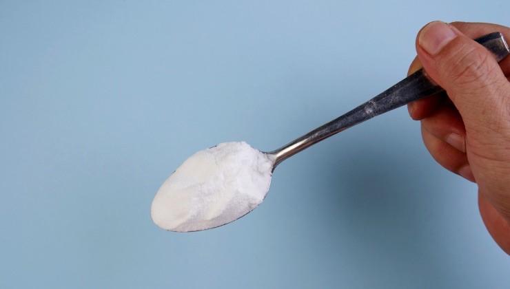 Bicarbonato de sódio e fermento seco