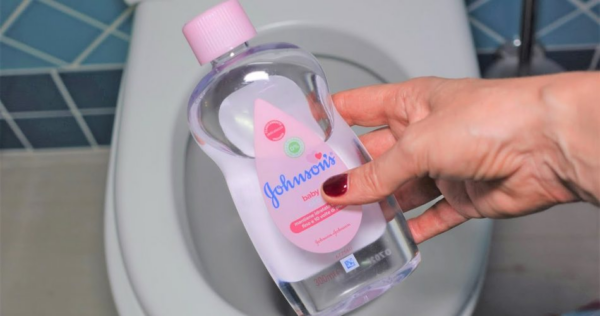 La señora de la limpieza revela los secretos de un baño reluciente