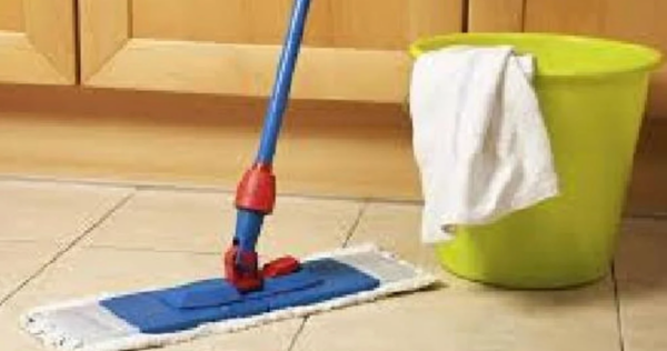 Limpador de chão caseiro barato, seus pisos ficarão brilhantes!
